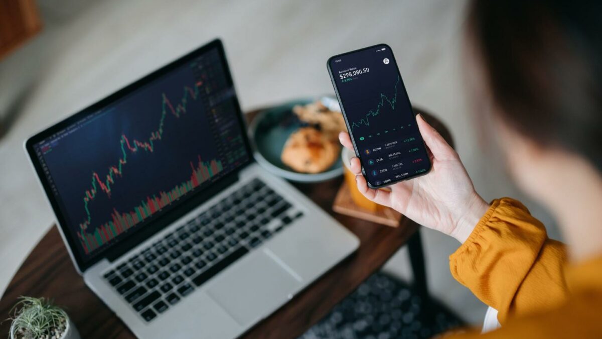 Bitcoin is having a great month—but Solana is doing even better as coin soars above $100